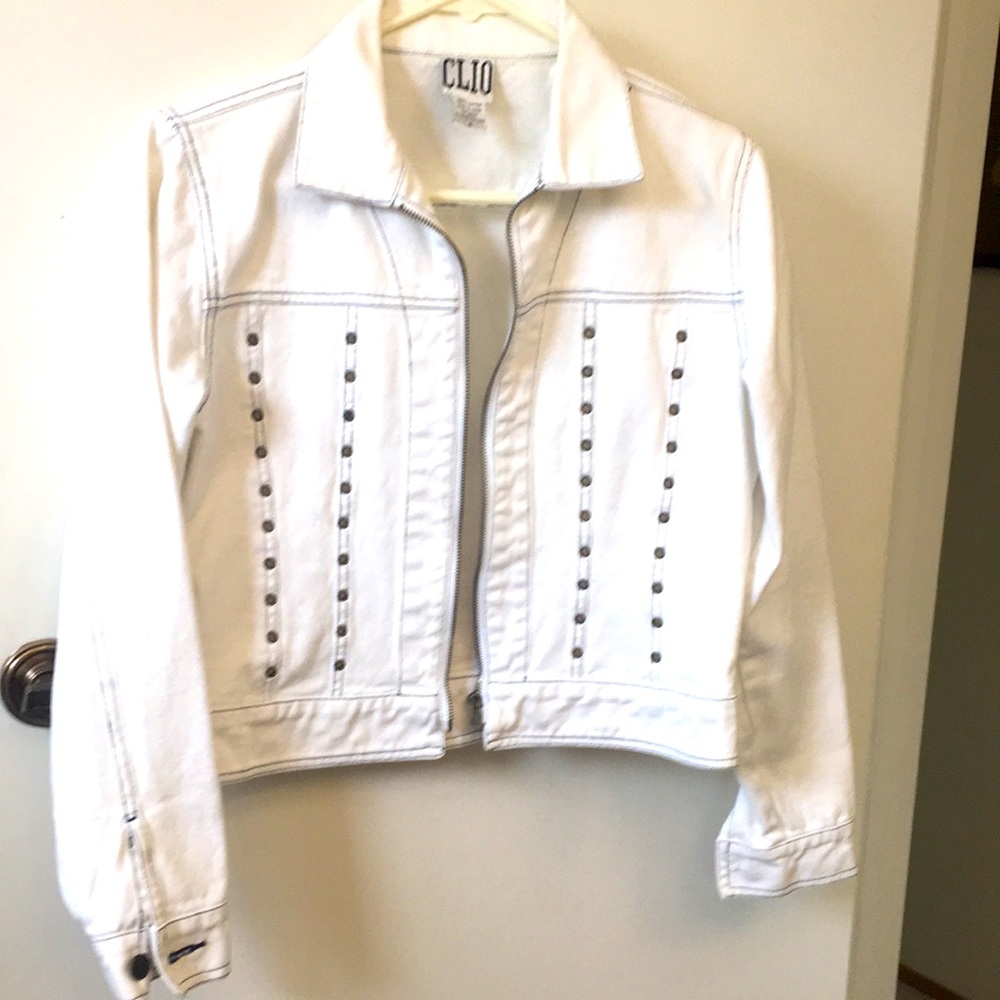 CLIO , GREAT LOOKING JEANS JACKET, SIZE 4